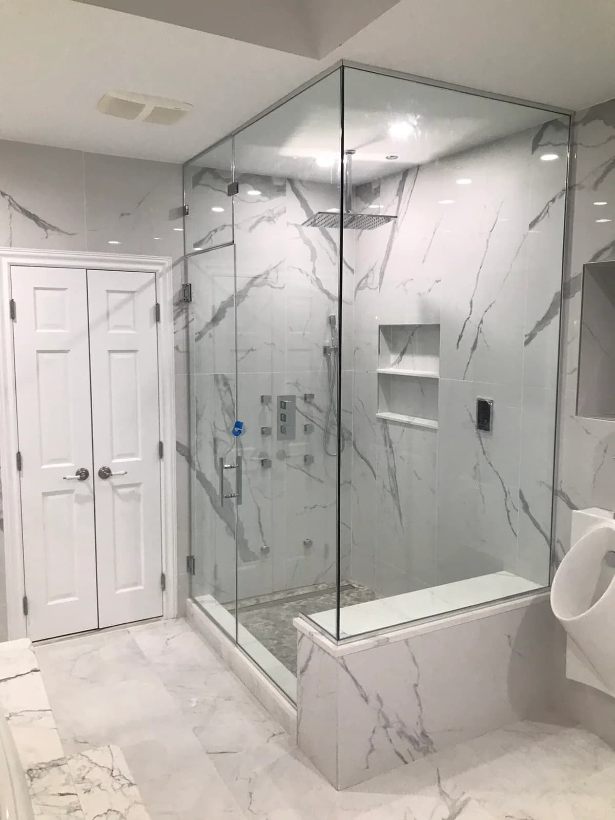 Installation paroi de douche en verre sur mesure à Bordeaux